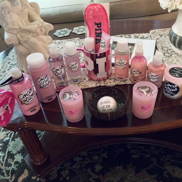 *****SOLD******VS PINK Ultimate Coco Bath & Body Bundle NWT - Picture 1 of 5